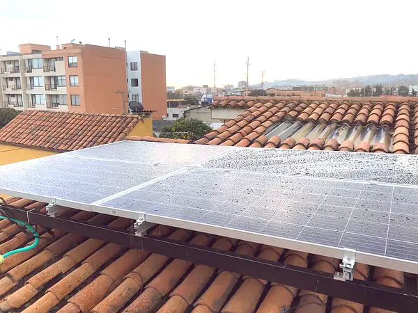 Planta solar Grid Tied de 1,12 kWp Bogotá D.C.