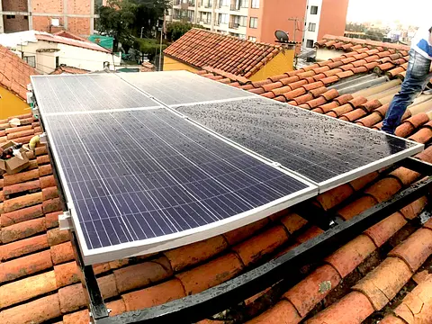 Planta solar Grid Tied de 1,12 kWp Bogotá D.C.