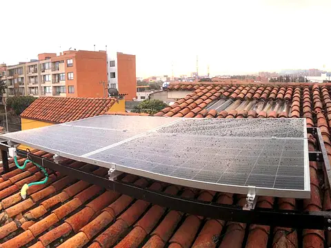 Planta solar Grid Tied de 1,12 kWp Bogotá D.C.