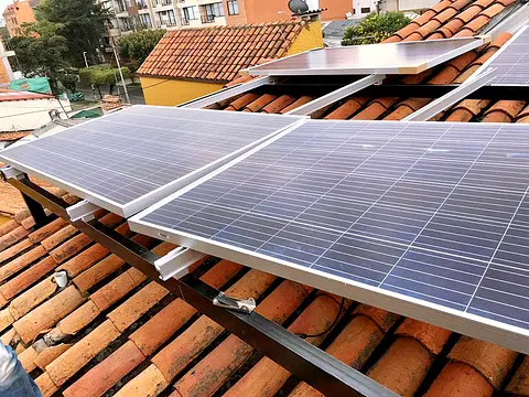 Planta solar Grid Tied de 1,12 kWp Bogotá D.C.
