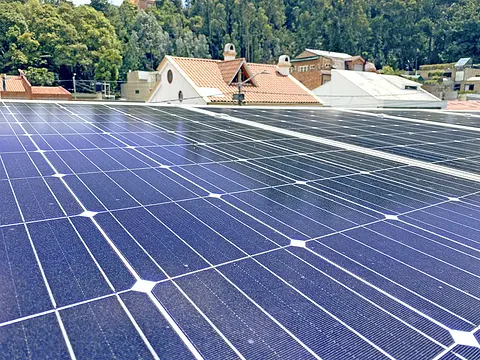 Planta solar híbrida de 11,6 kWp en Bogotá D.C.