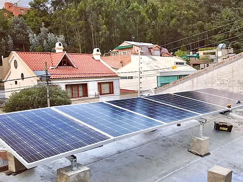 Planta solar híbrida de 11,6 kWp en Bogotá D.C.