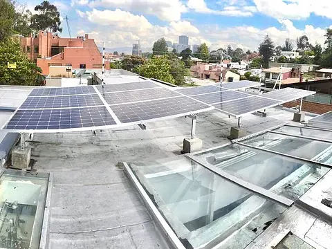 Planta solar híbrida de 11,6 kWp en Bogotá D.C.
