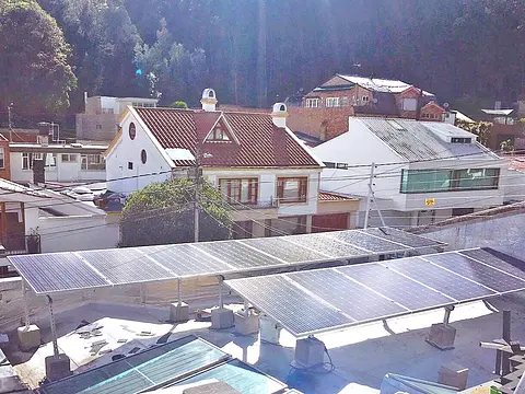 Planta solar híbrida de 11,6 kWp en Bogotá D.C.