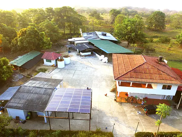 Planta solar Híbrida de 8,96 kWp en Cartagena, Bolívar