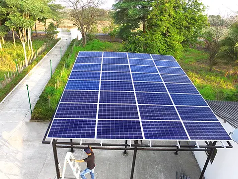 Planta solar Híbrida de 8,96 kWp en Cartagena, Bolívar