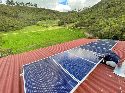 Planta solar Off Grid de 2,24 kWp en Tabio, Cundinamarca