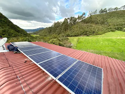 Planta solar Off Grid de 2,24 kWp en Tabio, Cundinamarca