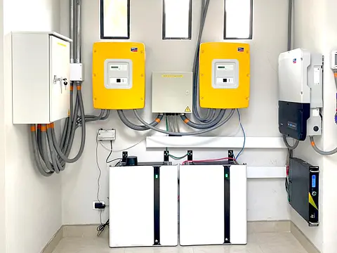 Planta solar híbrida de 5,95 kWp en Chía, Cundinamarca