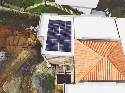 Planta solar Grid Tied de 5,1 kWp en Rionegro, Antioquia