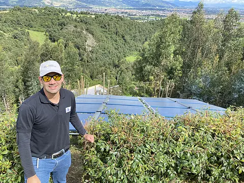 Planta solar Grid Tied 10,2 kWp y térmica para piscina