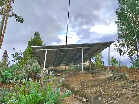 Planta solar Grid Tied 10,2 kWp y térmica para piscina