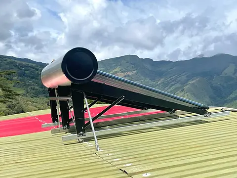 Planta solar Off Grid de 7,65 kWp en Macanal, Boyacá