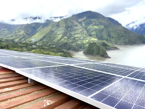 Planta solar Off Grid de 7,65 kWp en Macanal, Boyacá