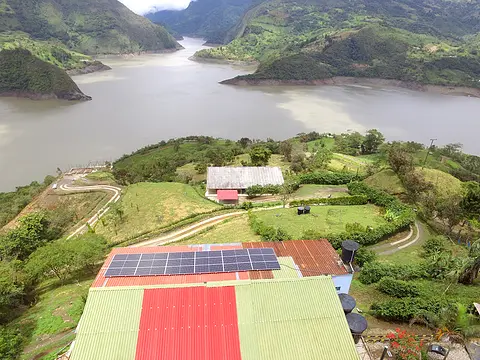 Planta solar Off Grid de 7,65 kWp en Macanal, Boyacá